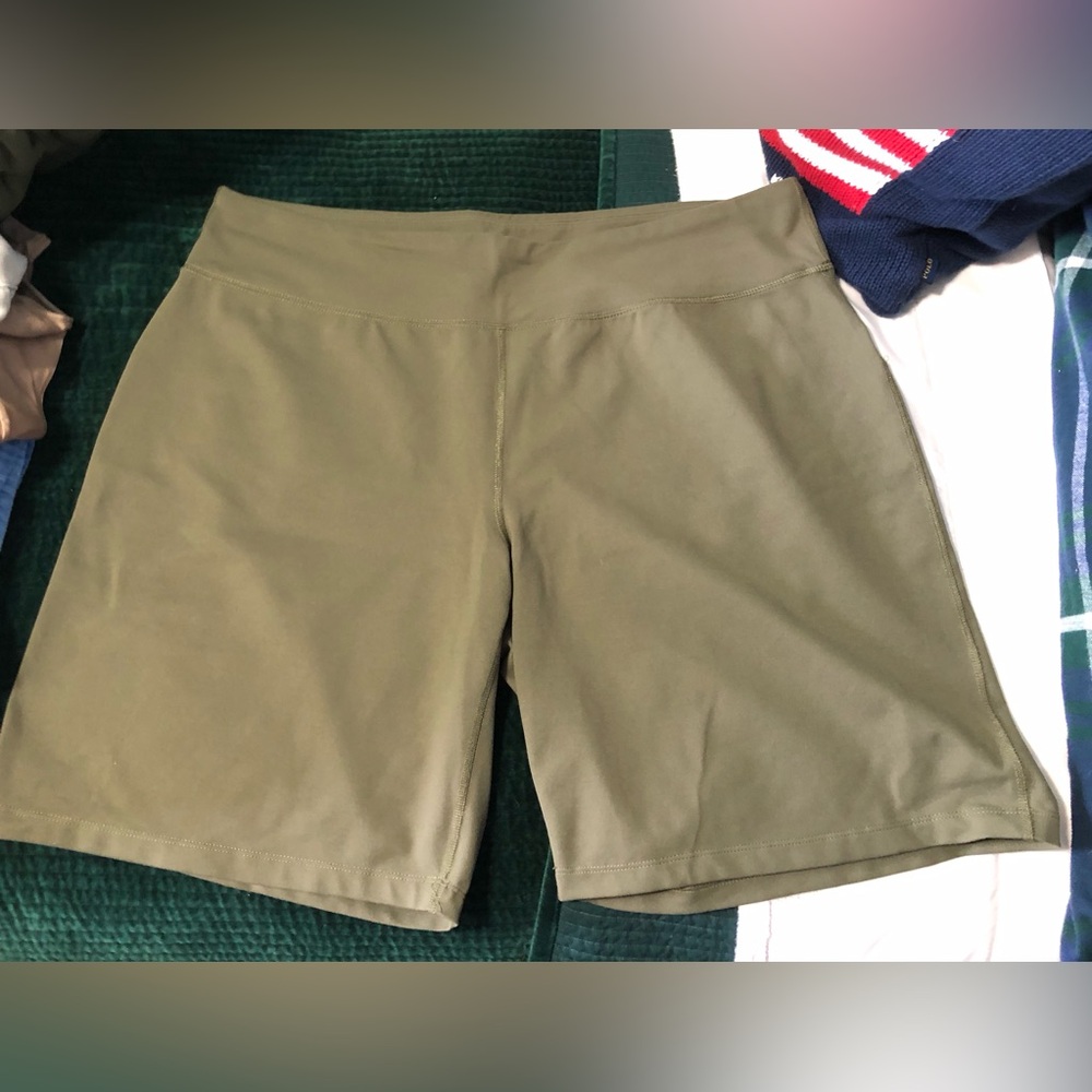 LN Lands' End Athletic Bike Shorts in Olive Green Sz. 2X